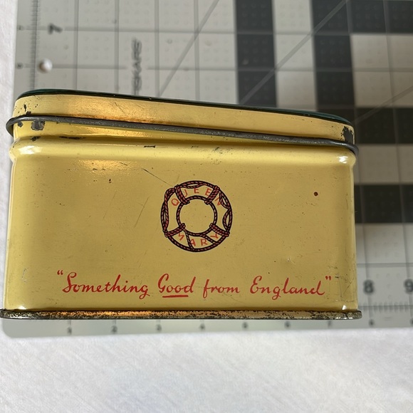 Benson's vintage candy tin, Queen Mary, English Toffee Favourites, hinged lid - Picture 10 of 14